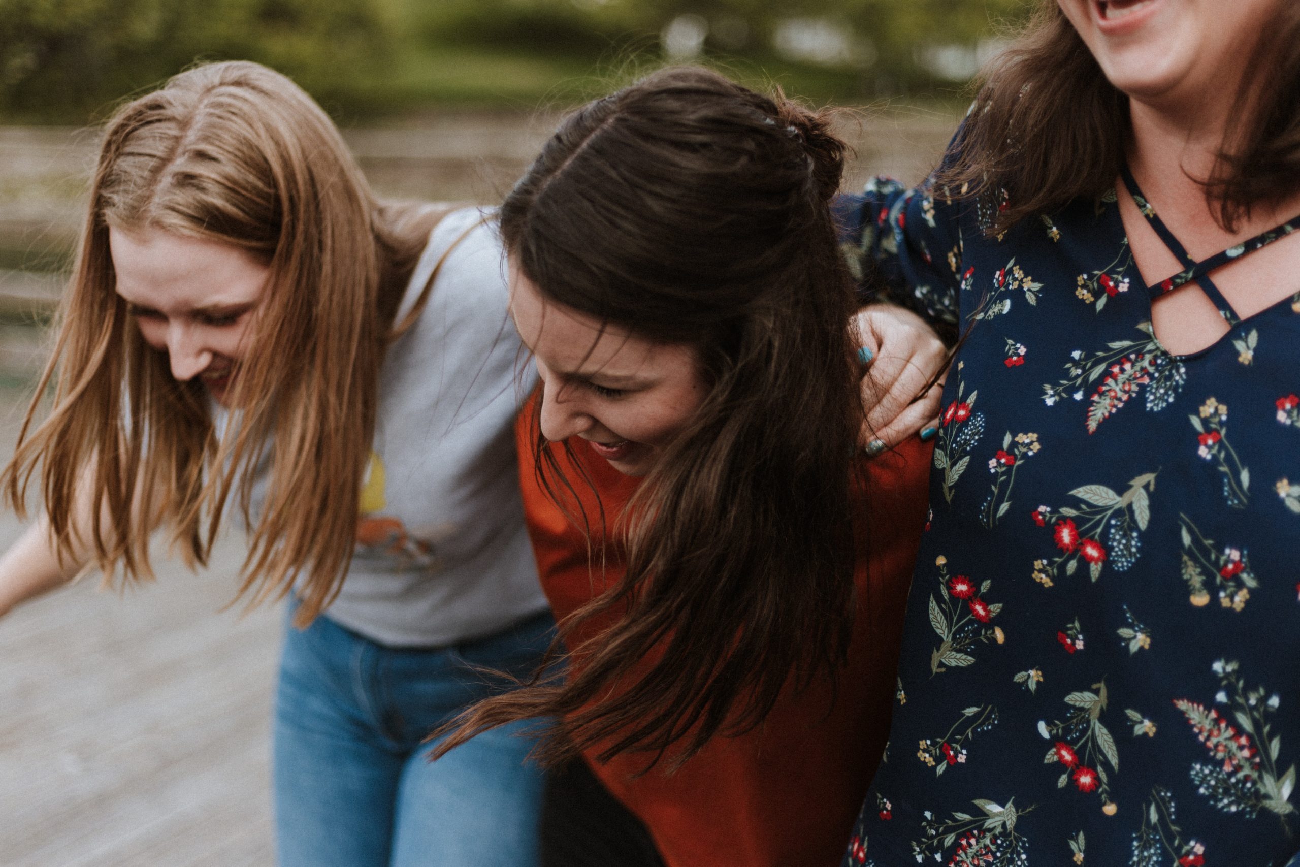 Adolescenten lachen samen Vacature orthopedagoog